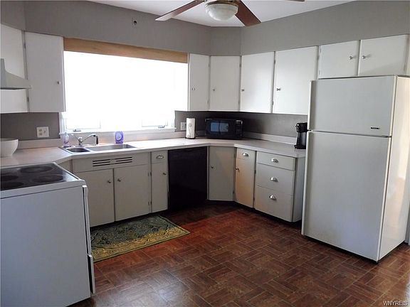 5th image of 4430 Valley View Ave