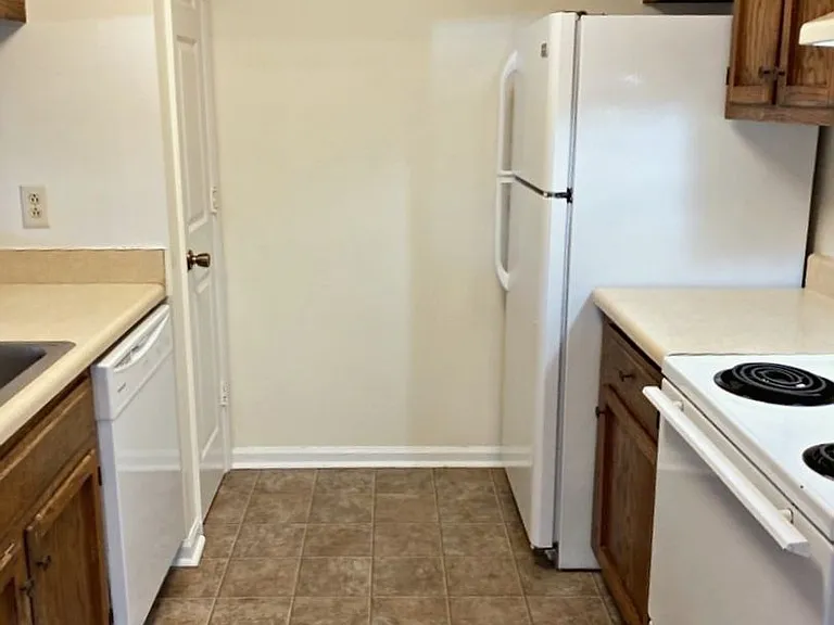 Creekwood Apartments — Photo 7