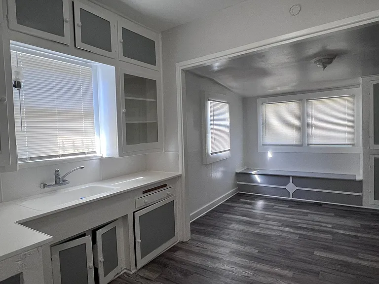 215JENNING S St — Photo 18