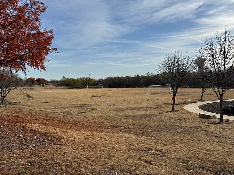 15609 Canyon Rdg — Photo 33