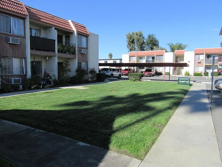 920 E Mission Ave #960 — Photo 3