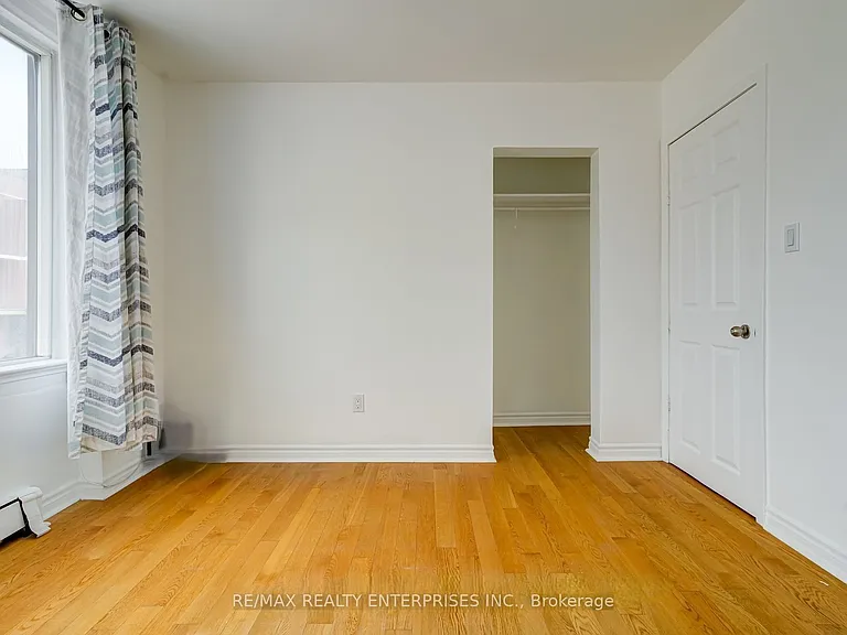 488 Logan Ave — Photo 8