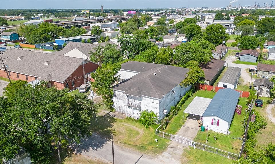 1st image of 605 Shaw Avenue
