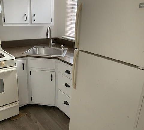 3rd image of 135 S Kensico Ave #1F