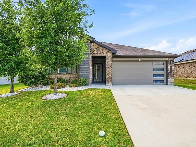 1513 Hulen Park Trl — Photo 1