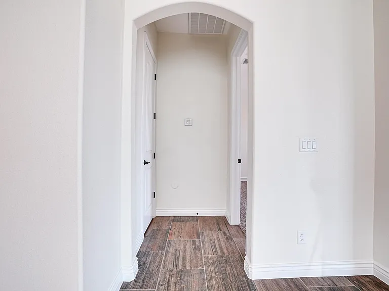 392 Frodsham St — Photo 16