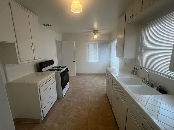 5th image of 4344 N Lakewood Blvd