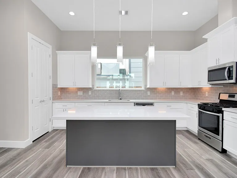 2903 Sherwood Green Ln — Photo 35