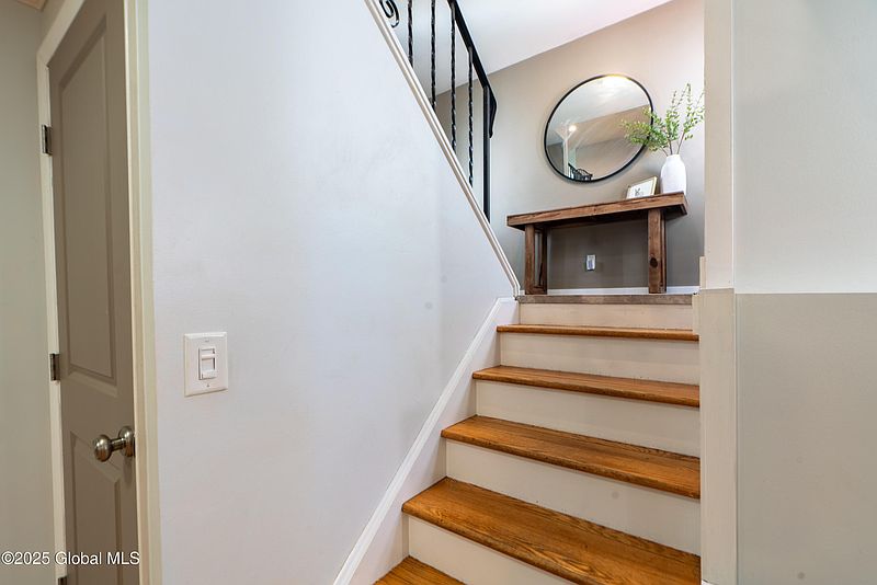 4th image of 14 Carr Road
