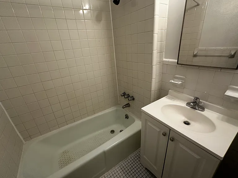 4414 Reservoir Rd NW — Photo 23