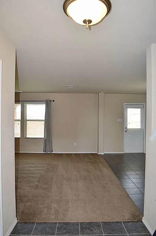 4 bed, 2.5 bath, 2509 sqft, $2,500 — Photo 3