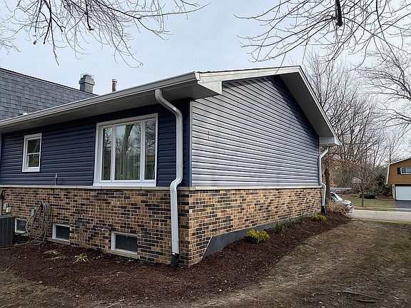 3rd image of 6124 Jennifer Ave