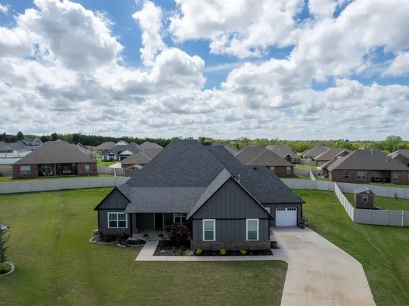 2704 Woodlawn Ct, Shawnee, OK 74804