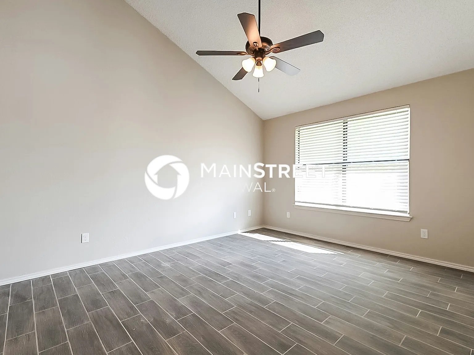 711 Meadowcreek Ct — Photo 2