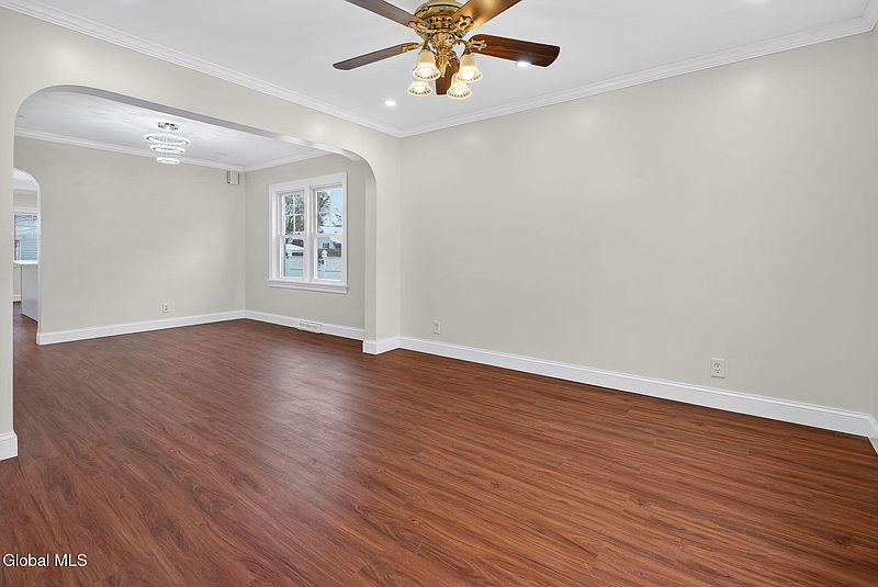 4th image of 2803 Wellington Avenue