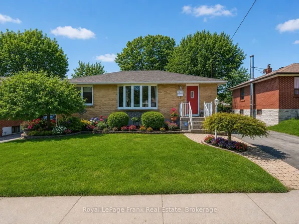 1212 Valley Dr, Oshawa, ON L1J 3M7