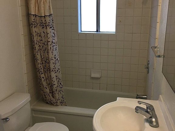 5th image of 2731 W Santa Fe St