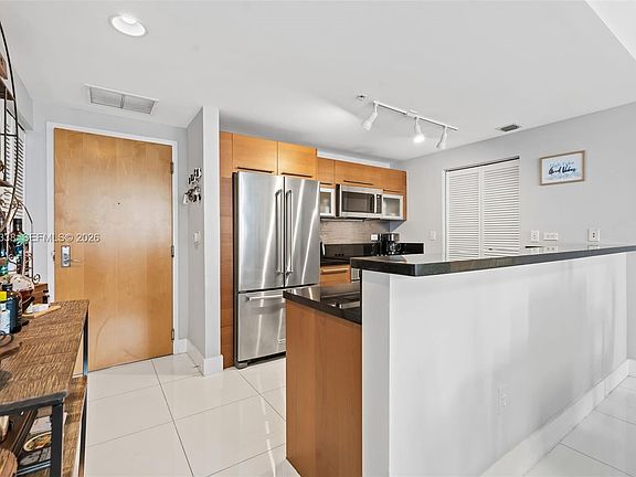 4th image of 253 NE 2nd St APT 2501