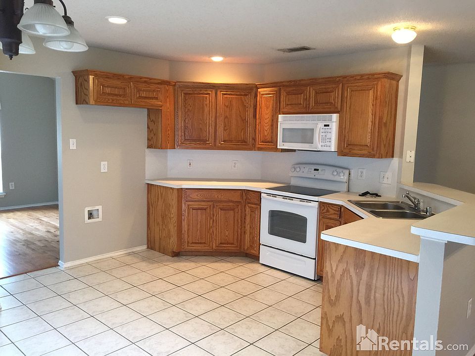 2nd image of 4825 Eagle Trace Dr