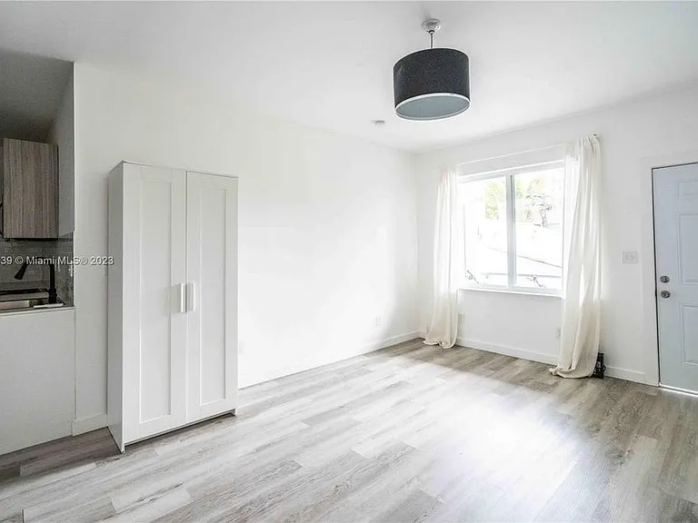 1561 Jefferson Ave #5 — Photo 5