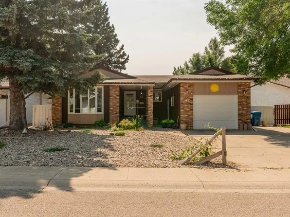 42 Honeysuckle Rd N, Lethbridge, AB T1H 4J9