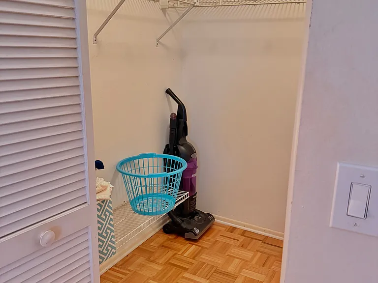 2302 Wyndam Dr — Photo 23