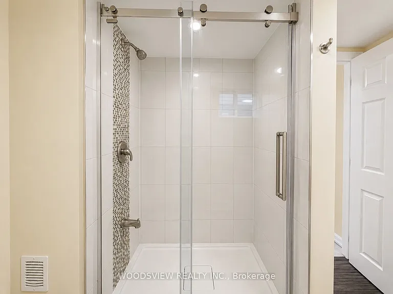 58 Lightwood Dr #LOWER — Photo 8