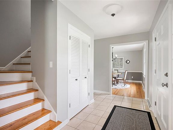 4th image of 5821 Eastview Ct
