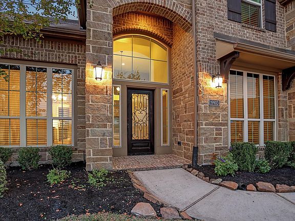 2nd image of 19903 Crested Peak Ln