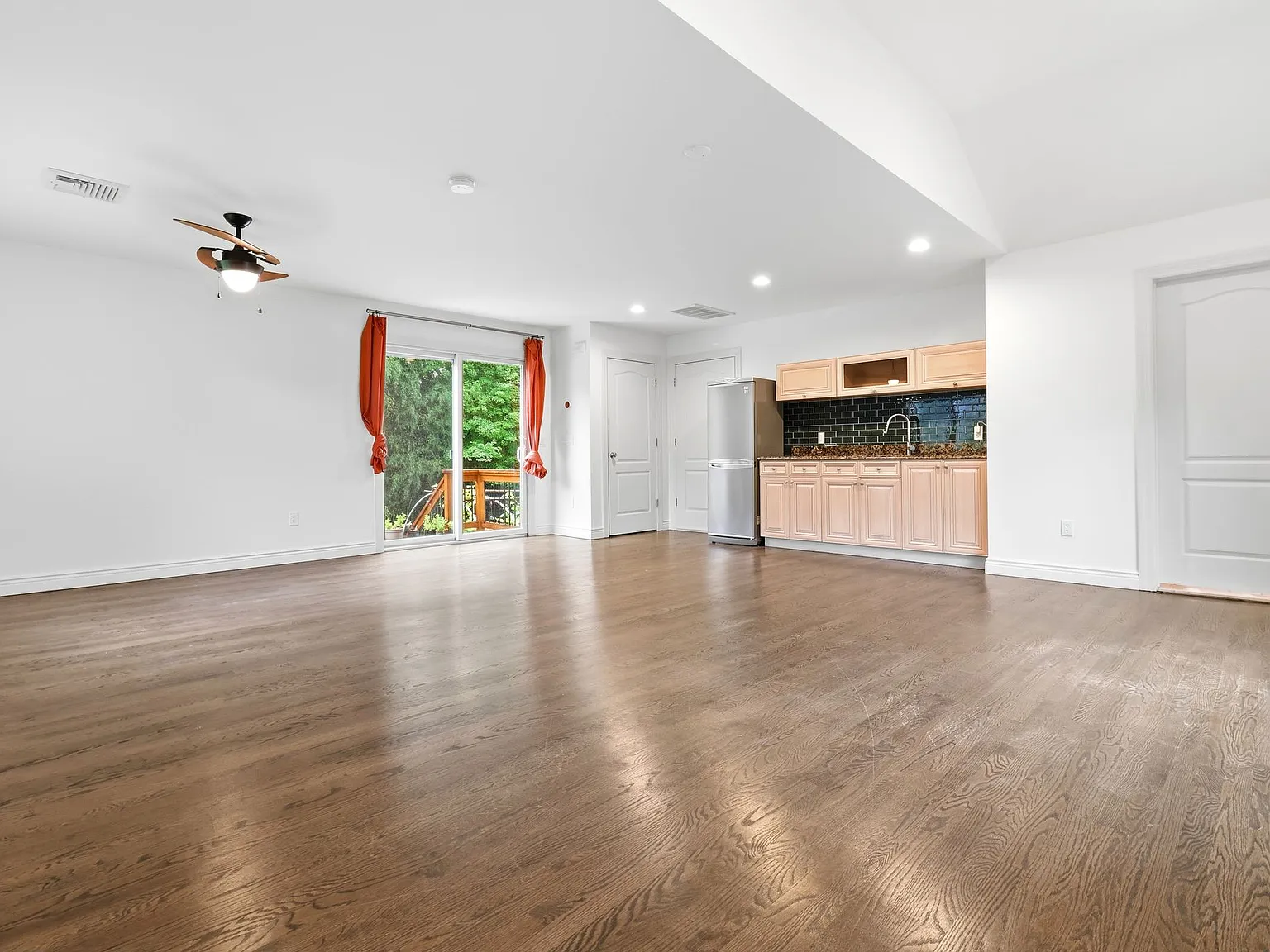 Studio, $1,800 — Photo 1