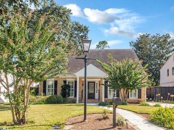 3905 McGregor Ct, Mobile, AL 36608