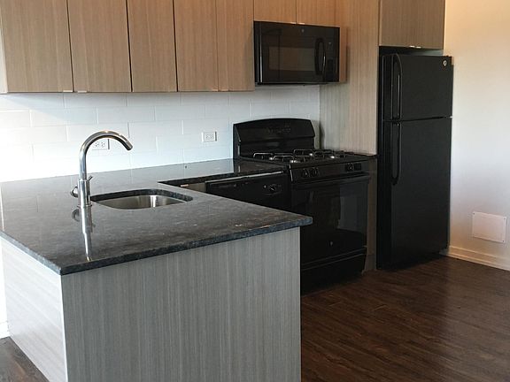 3rd image of 2500 N Clybourn Ave APT 408
