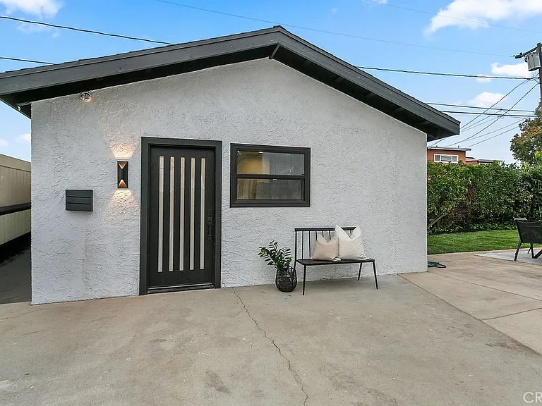 6091 Navajo Rd — Photo 24