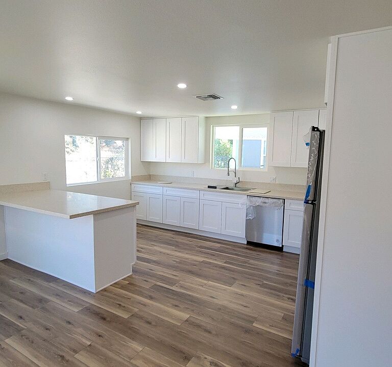 2nd image of 6480 Katherine Rd Space 72
