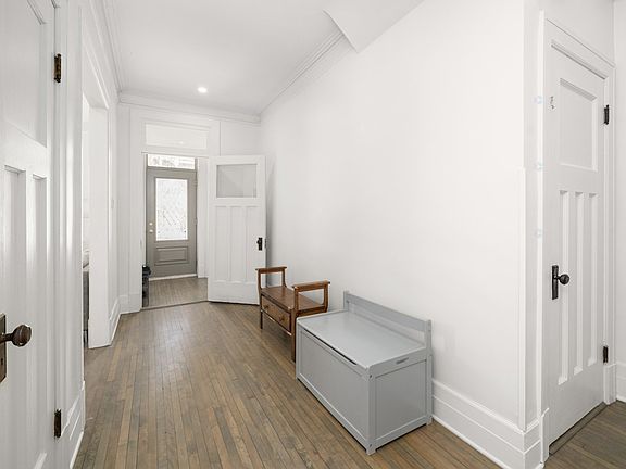 3rd image of 2336 Wilson Ave