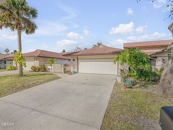 3rd image of 28 Lake Fairgreen Cir