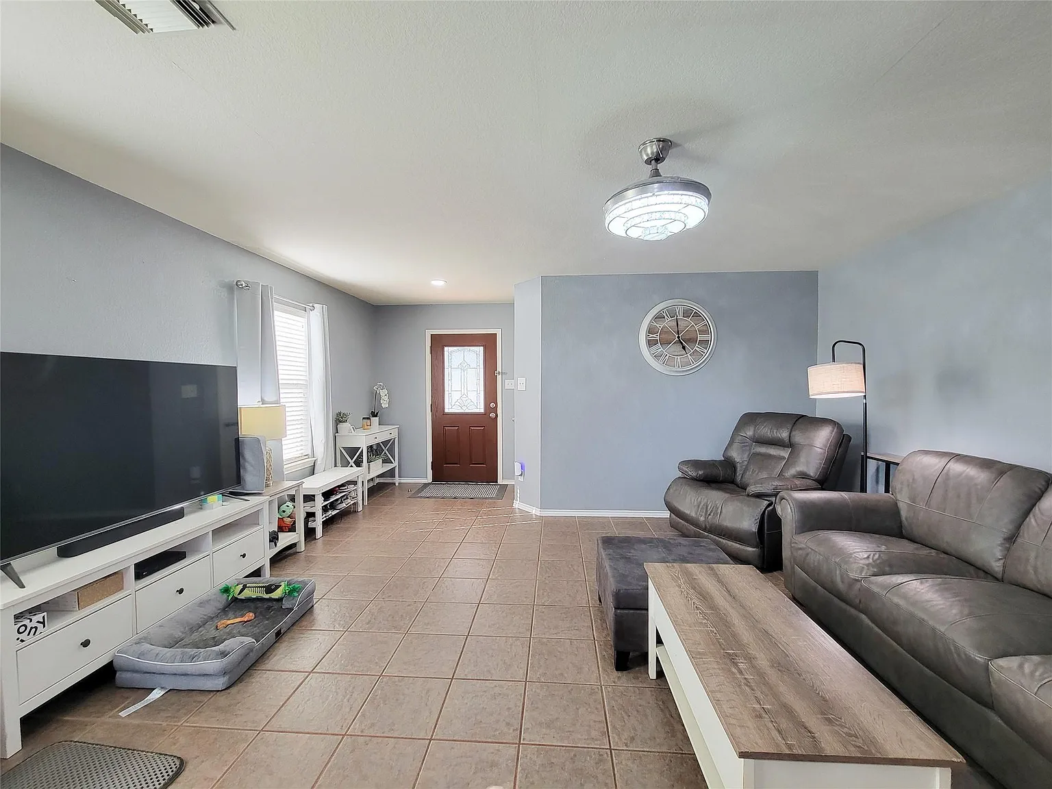 3 bed, 2.5 bath, 2160 sqft, $1,975 — Photo 4