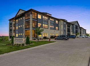 1920 Country Club Dr #306, Coralville, IA 52241