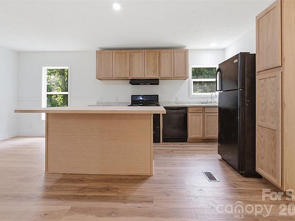 5th image of 55 Harris Ridge Rd