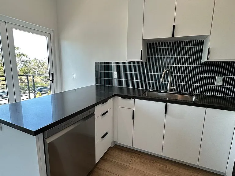 2332 F St — Photo 8