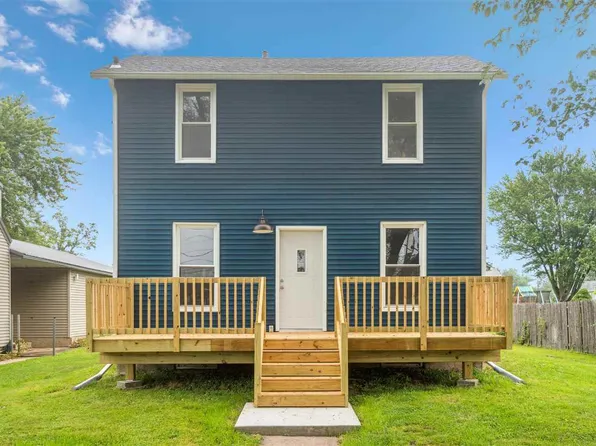 610 W 4th St, Tipton, IA 52772