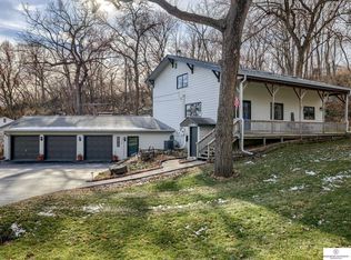 9618 Calhoun Rd, Omaha, NE 68112