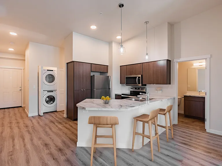 500 Square Apartments — Photo 10