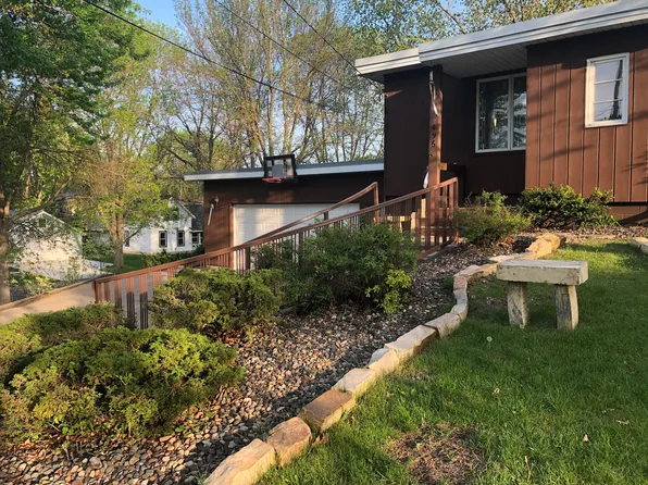 496 7th St N #1, Bayport, MN 55003