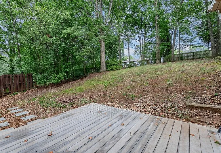 108 Duquesne Dr — Photo 26