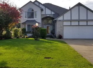 1024 River Mist Dr, Rochester, MI 48307