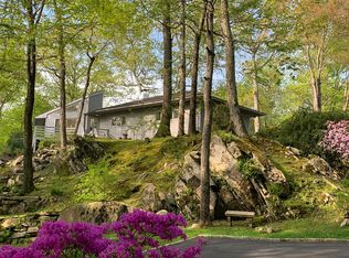 464 Cognewaugh Rd, Cos Cob, CT 06807