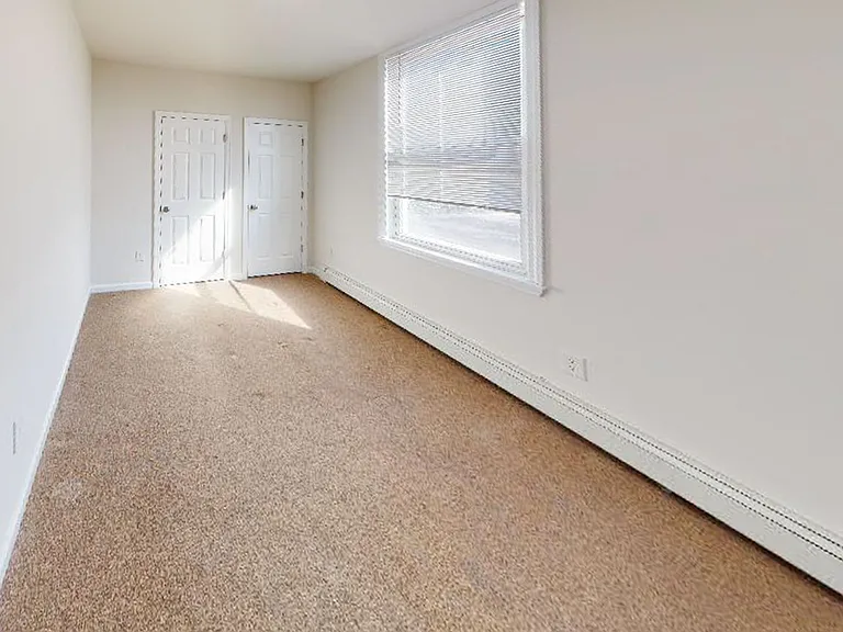 1052 Garfield Ave — Photo 8