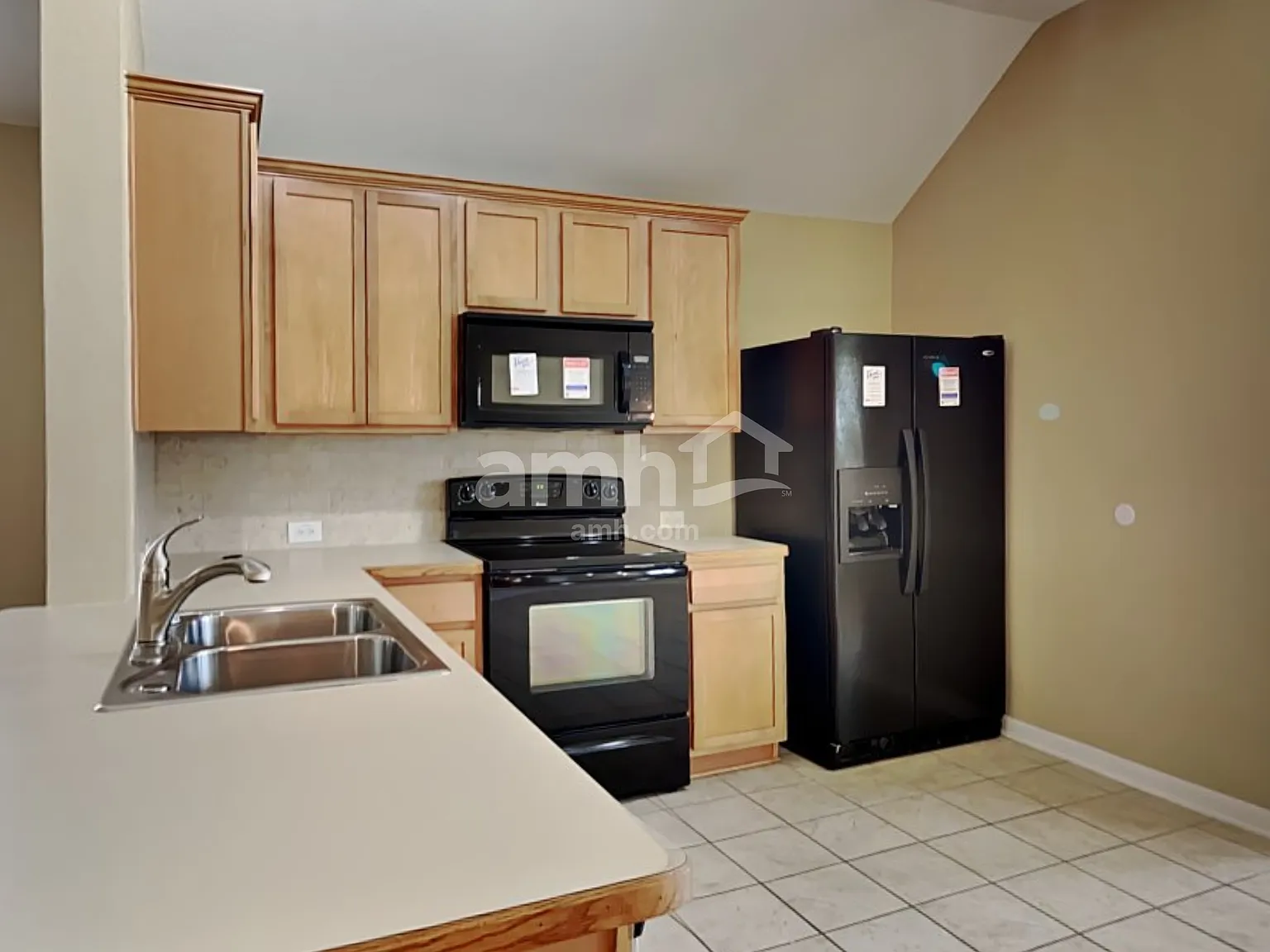 3 bed, 2.0 bath, 1801 sqft, $2,460 — Photo 4