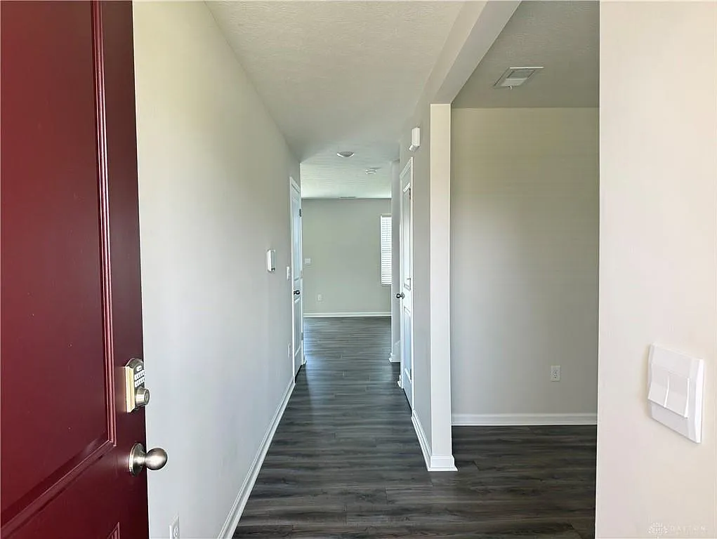4 bed, 2.5 bath, 2053 sqft, $2,500 — Photo 2